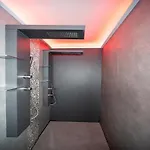 With Jacuzzi & Sauna 500m From *