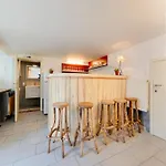 Villa With Jacuzzi & Sauna 500m From *
