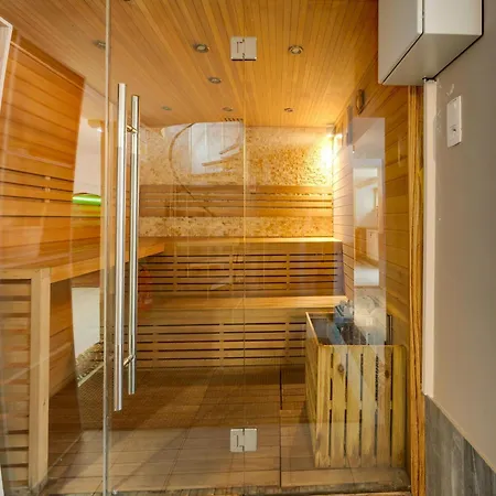 With Jacuzzi & Sauna 500m From