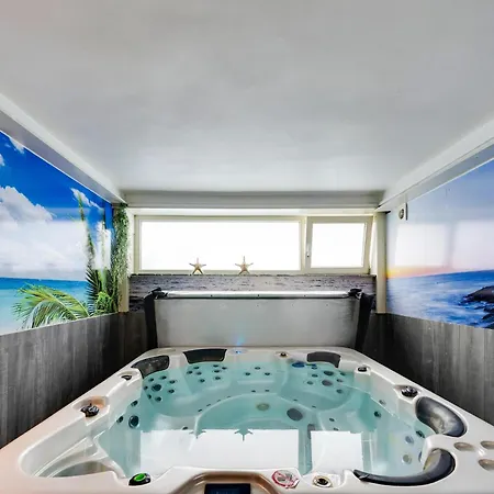 Villa With Jacuzzi & Sauna 500m From