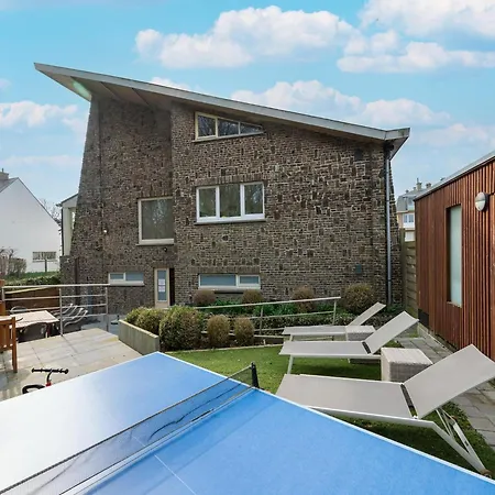 With Jacuzzi & Sauna 500m From *