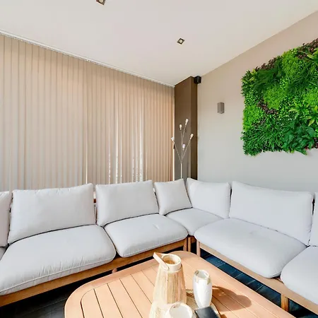 With Jacuzzi & Sauna 500m From Villa