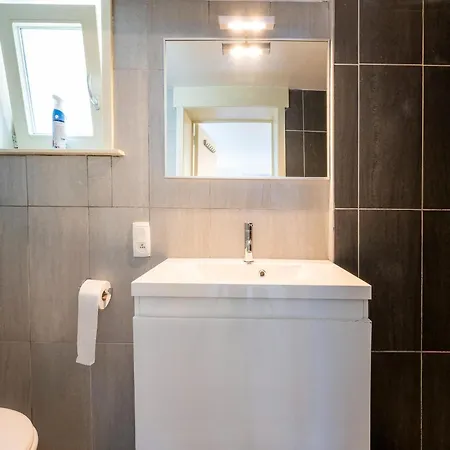 With Jacuzzi & Sauna 500m From *